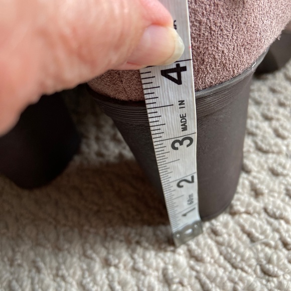 Bearpaw Woman’s sz 9 Brown Cow Suede Leather Boots VGC - Picture 3 of 9